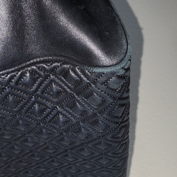 ๐HP๐Tory Burch Genuine Quilted Leather Fleming Tote๐ - Picture 16 of 17